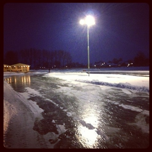 En een knusse apres-skate-hut #thesinge #natuurijs