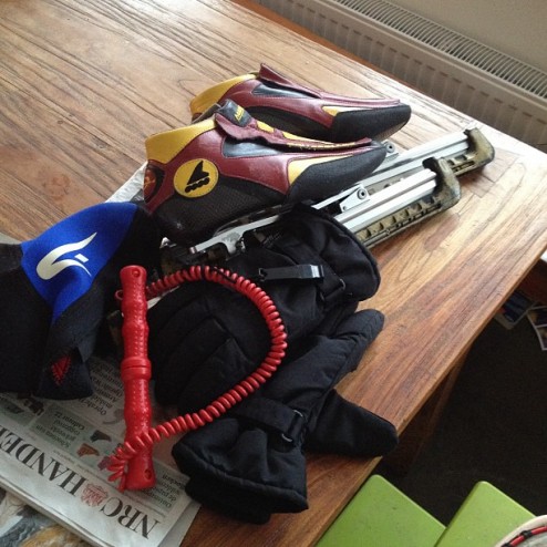 Zo, alles klaar voor de eerste meters #natuurijs van 2013. Op naar #fryslan en #schaatsen maar :-)