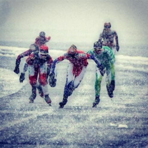 My hero Mariska Huisman winning the Marathon skating cup in Sweden #regram #tbt #natuurijs #marathon #schaatsen #myhero #marathonskating #whenigrowup