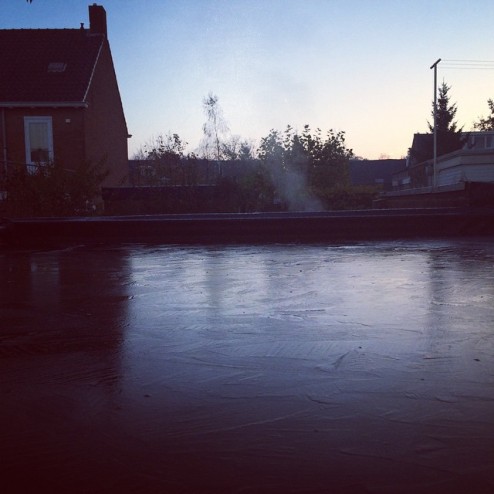 @ijsvermaak Hoera! Eerste #nachtvorst! Staat de wei al onder? #schaatsen #natuurijs