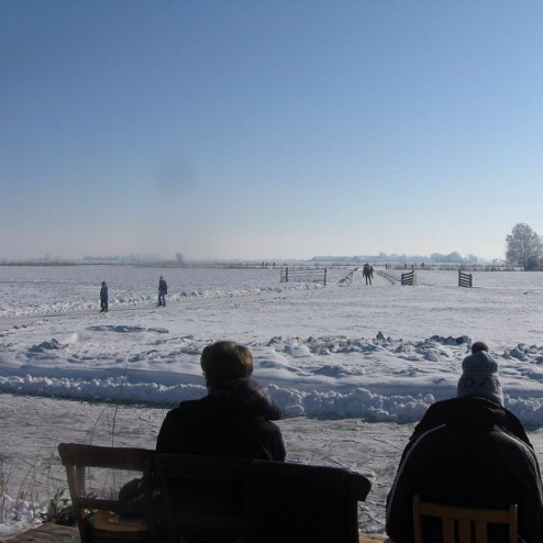 Wij wensen jullie allemaal hele fijne feestdagen en hopen jullie ook in 2015 weer te mogen verwelkomen! (en allemaal duimen voor #natuurijs) #TheetuinOverleek #waterland