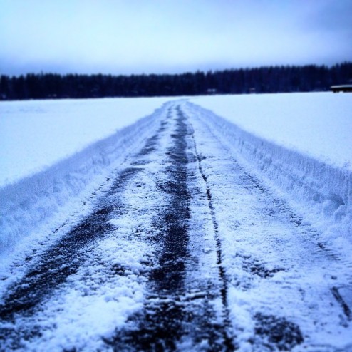 Endless track on lake. #snow #lake #icetrack #vinter #winter #visitsweden #sången #snö #NAvinter #bergslagen #örebrolän #sverige #sweden #winterwonderland #sneeuw #schnee #eis #natuurijs