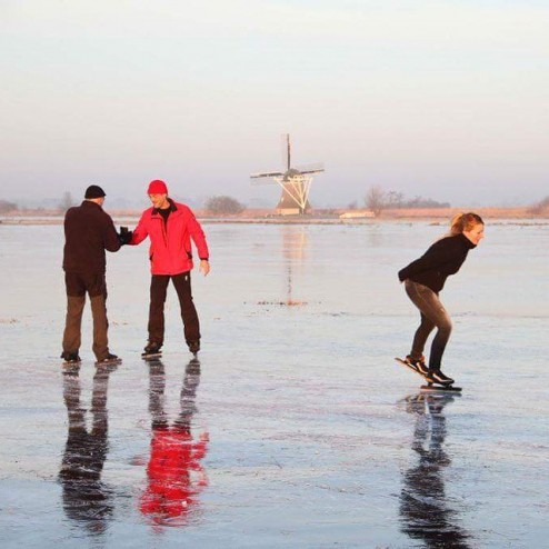 Good morning everybody. 
#goodmorning #goedemorgen #Saturday #Zaterdag #weekend #relax #free #vrij #nowork #relaxing #lekkervrij #doingnothing #icescating #schaatsen #naturalice #natuurijs #frezing #vorst #frost #cold #koud #mill #molen #typicalDutch #typischNederlands #Netherlands #Nederland #Dutch #Holland #proudtobedutch