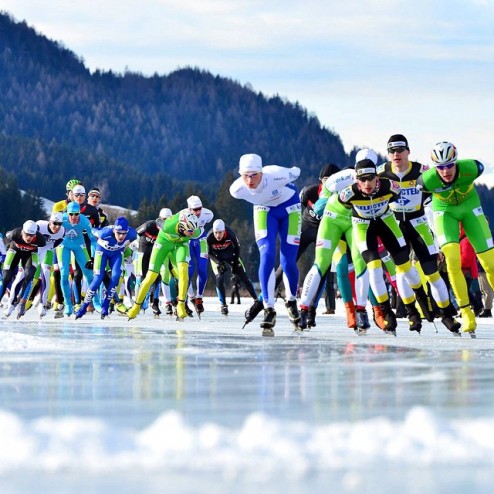 Die Alternative Elf-Städte-Tour 2015 #Eislaufen am #Weißensee #Kärnten #Austria. Mehr dazu im @glocknerhof #Magazin #Blog !#Elfstedentocht #glocknerhof #bergimdrautal #weissensee #winter #nature #sport #ktr15 #life #passion #schaatsen #Oostenrijk #natuurijs #sneeuw #nieuws #dwdd #ice #skating #iceskating #marathon #skate4air #NL (Foto: werbeagentur a1)