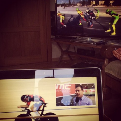 Multitasken #hourrecord #ucihourrecord #schaatsen #natuurijs