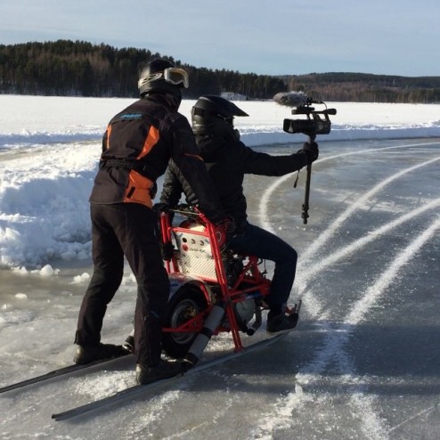 Jens från #Holland filmar sig själv när han provar på #motorspark på #runnwinterweek #runn #runnlake #natuurijs @runnwinterweek @visitsweden_ned #Falun #Sweden