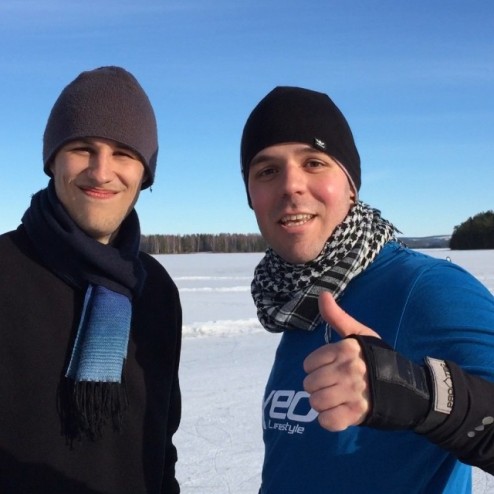 Nya kompisar på isen idag Orixis Jay från Belgien och Andrew Tigau från Rumänien #runnwinterweek #runnlake #XEOLifestyle @xeolifestyle @frambyudde #frambyudde #sbmedia #Falun #Sweden #natuurijs