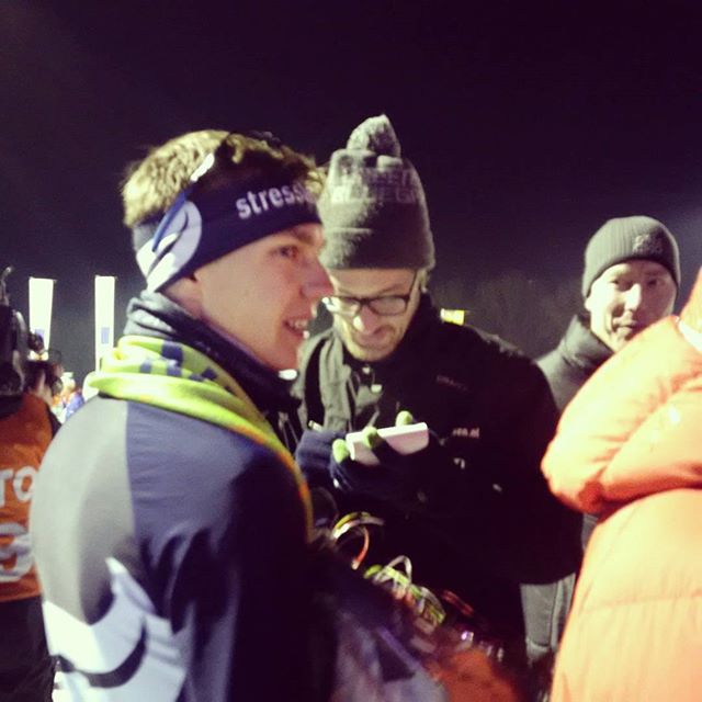 Natuurlijk komt er ook weer een mooi verslag van de wedstrijd op schaatsen.nl te staan. Erik praat hier nog even na met Bart Swings.  #schaatsen #marathon #natuurijs