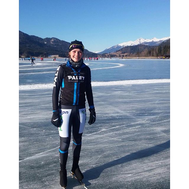 Wat een weertje! Genieten op de Weissensee ???? #weissensee #natuurijs #vivapalet #schaatsen