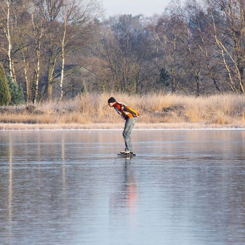 Lonely skater. 
#onlythelonely #natuurijs #ijsbaan #schaatsen #iceskating #schlittschuhlaufen #icerink #skatingrink #freezing  #Hondenven #Tubbergen #Twente #beleef_twente #overijssel  #natureloversgallery #fiftyshades_of_nature #foto_naturel #splendid_shotz #colors_of_day #visual_heaven #insta_mazing #reflection_shotz @rtlnieuws #postcardsfromtheworld @nosop3 #dutch_connextion #super_holland #ig_nederland #igholland #loves_netherlands @meteogroupweer