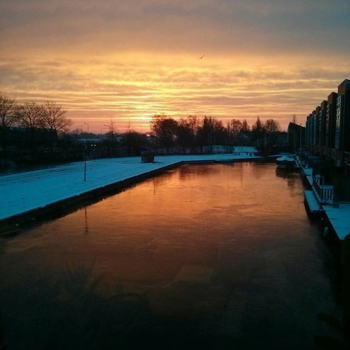 Prachtig uitzicht vanochtend! 
#Sneek #natuurijs #buiten #zon #schaatsen #nogevenniet
